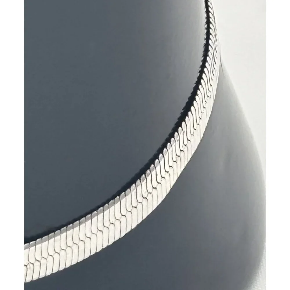 Vintage Sterling Silver Herringbone Bracelet Made in Italy With Maker's Hallmark - Picture 11 of 14